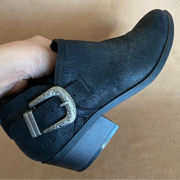 White Mountain Boots Womens Davenport Ankle Bootie Black Buckle Heels 9M - Picture 10 of 11
